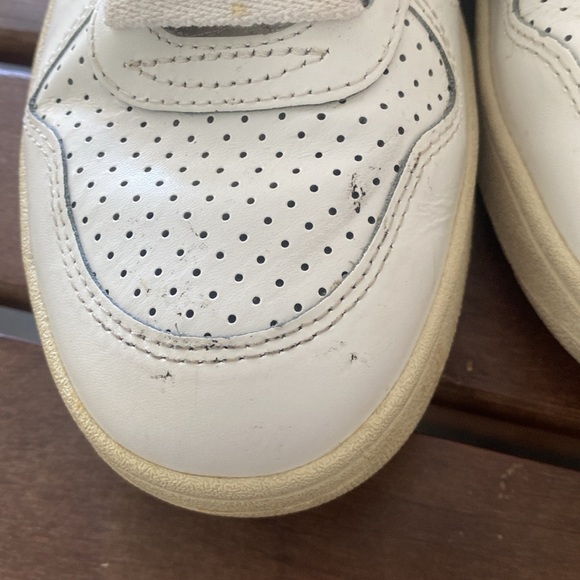 Veja Sneakers - Picture 3 of 7